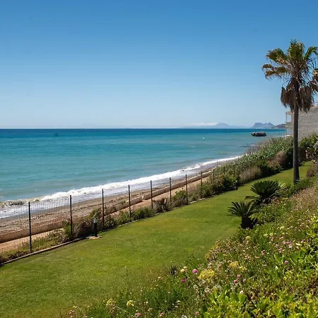 Апартаменты Fantastic Beachfront *