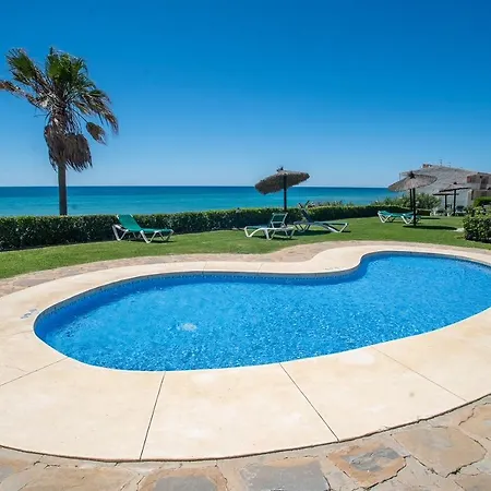 Fantastic Beachfront Διαμέρισμα Εστεπόνα