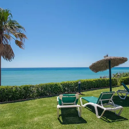 Fantastic Beachfront * Εστεπόνα